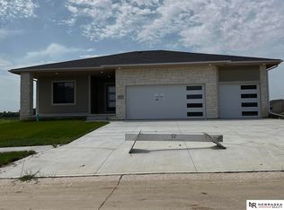 8815 Legacy St, Papillion, NE 68046