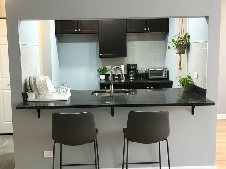 663 W Grace — Photo 3