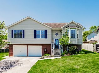 7567 Rising Brooks Ln, Knoxville, TN 37918