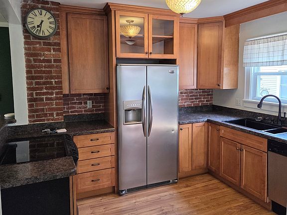 2nd image of 207 Michigan St