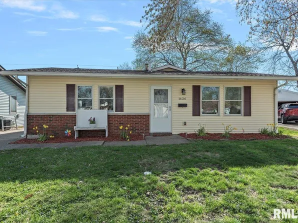 1626 Fairmont Dr, Springfield, IL 62702