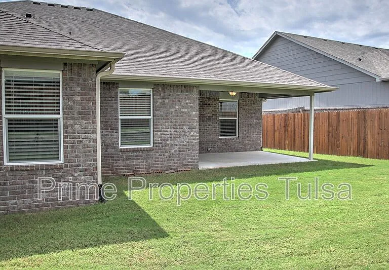3208 W Fredericksburg St — Photo 23