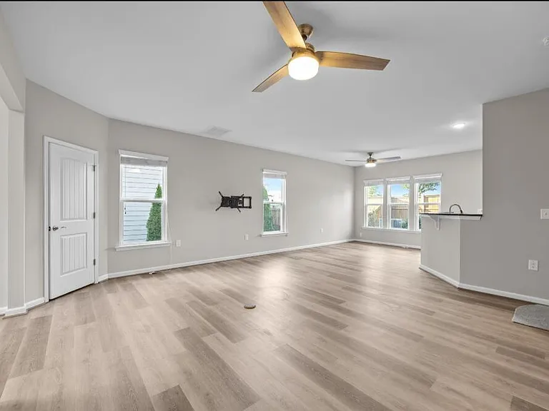1049 Laceflower Dr — Photo 8