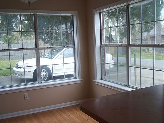 4th image of 2641 Saint Francis St