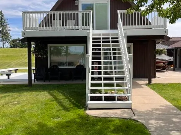 595 Rolling Meadows Dr, Hudson, MI 49247