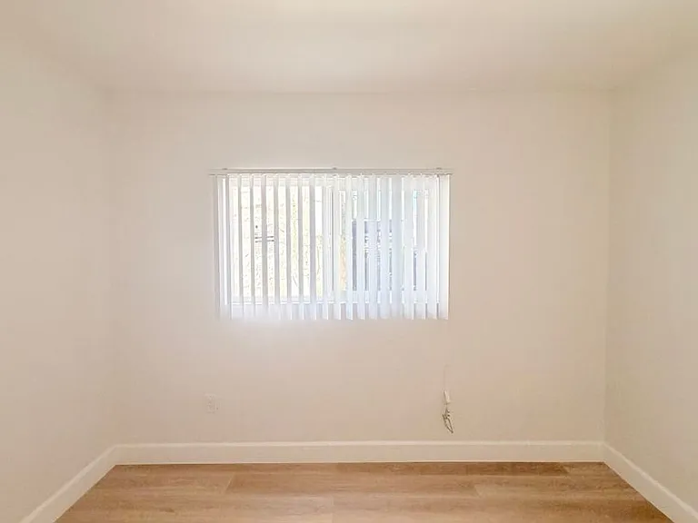 4705 Willowbrook Ave — Photo 12