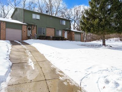 223 Summit Rdg, White Lake, MI, 48386