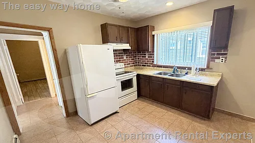 122 Willis Ave Photo 1