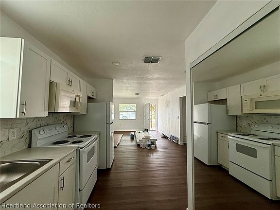 3rd image of 825 Booker Ave