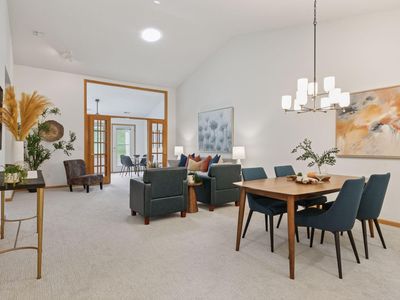 8891 Thomas Dr, Woodbury, MN, 55125