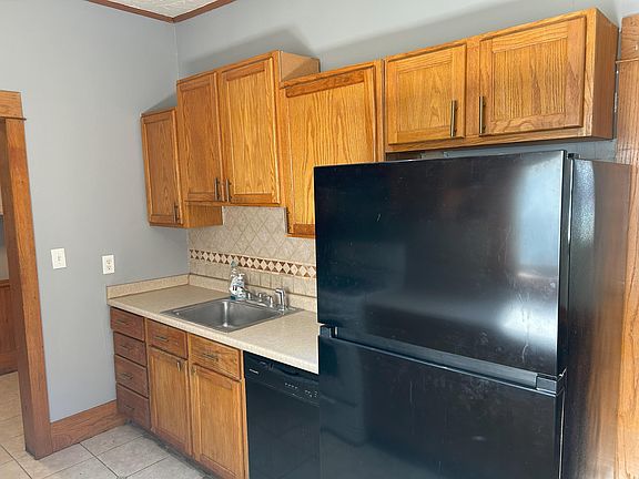 4th image of 19 Central St