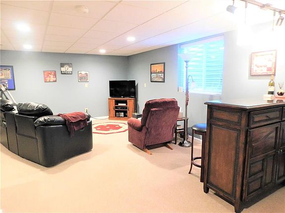 5th image of 1042 E Crown Pointe Blvd