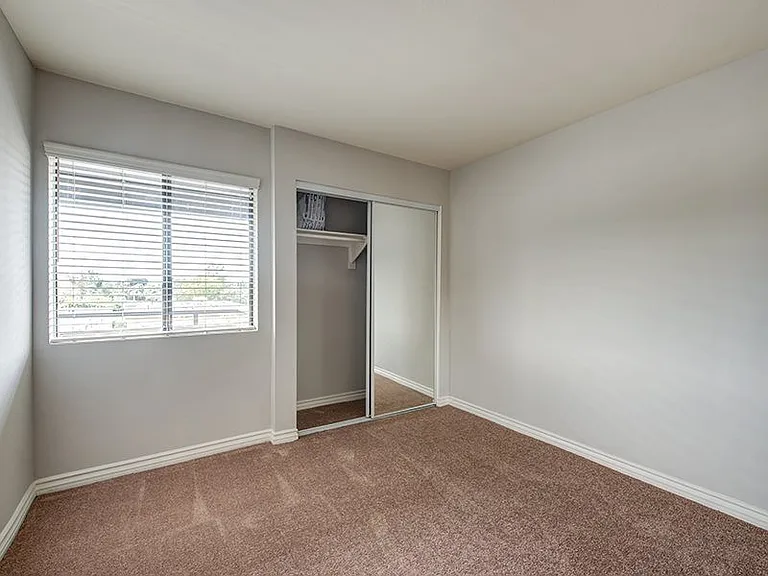 Vue at Laurel Canyon — Photo 11