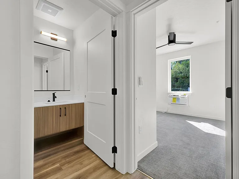 Veazey Park Apartments — Photo 63