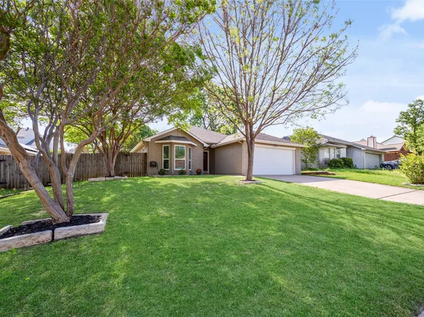 817 Voltamp Dr, Fort Worth, TX 76108