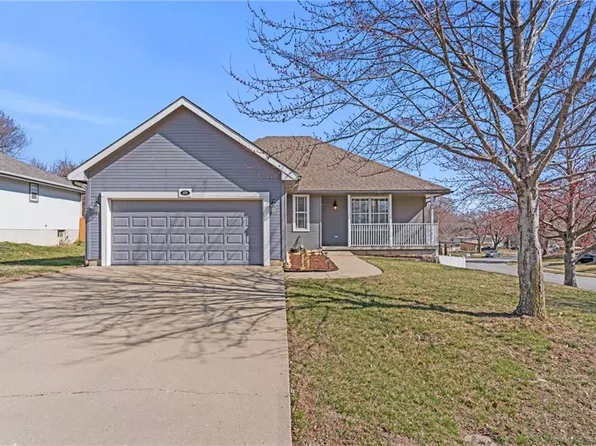 600 Willow Ct, Lansing, KS 66043