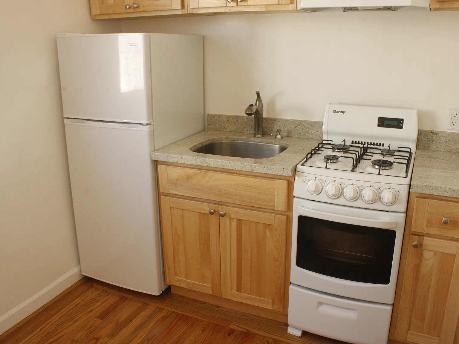 Studio, 450 sqft, $2,800 — Photo 4