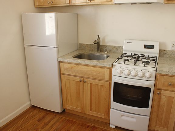4th image of 325 Franklin St APT 38