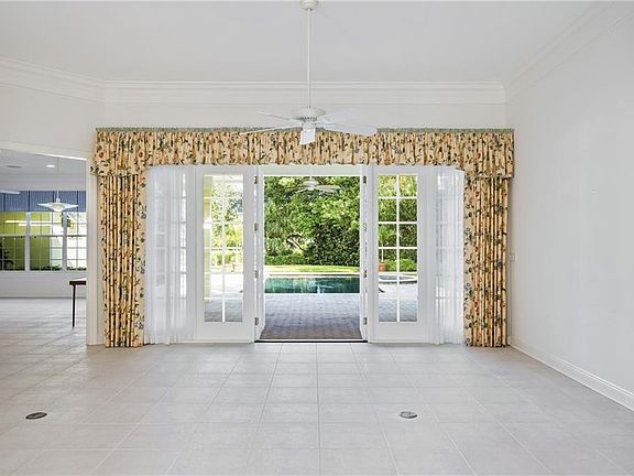 4th image of 765 Lake Dr