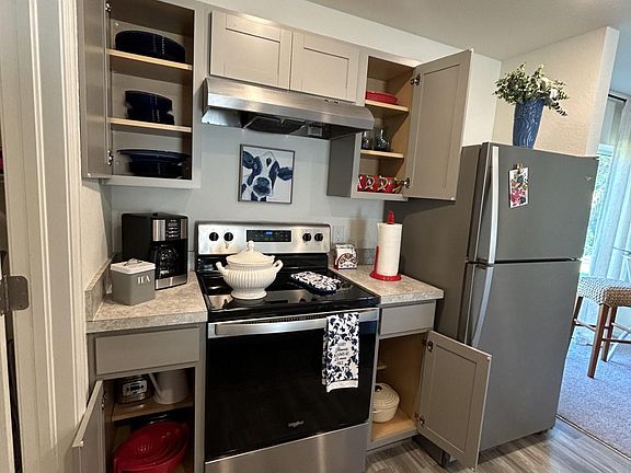 5th image of 1477 Winthrop St