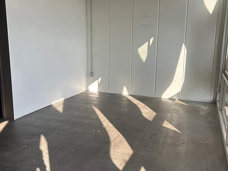 2404 Wilshire Blvd #11D — Photo 2