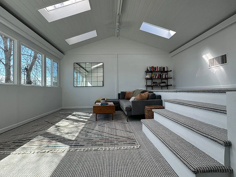 438 Hickory St — Photo 2