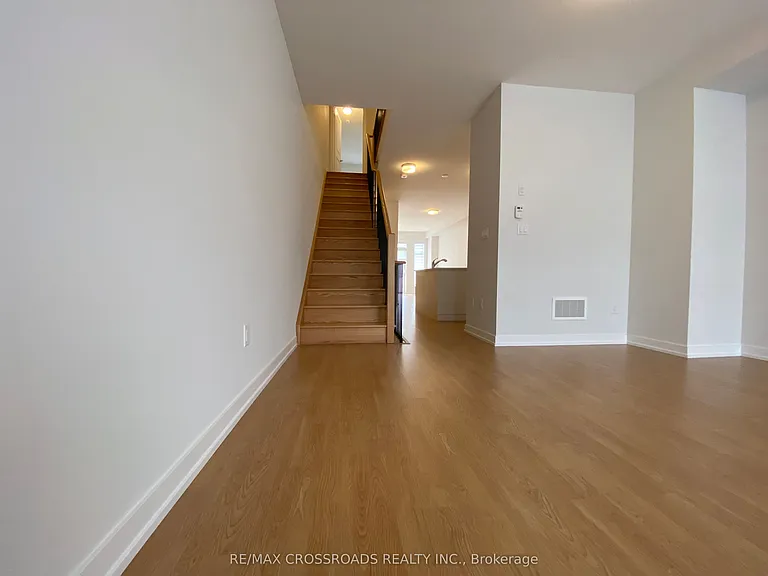 68 Stauffer Cres — Photo 5