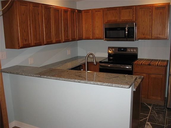 4th image of 5751 Rosslyn Ave