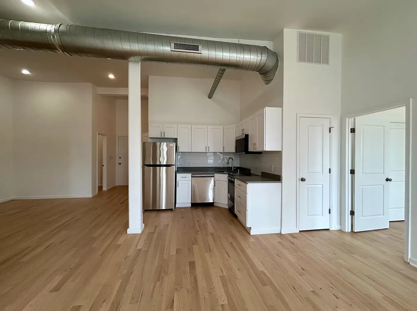 2 bed, 1081 sqft, $2,200 — Photo 3