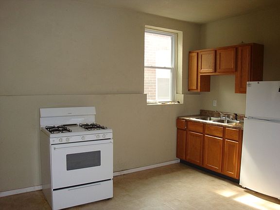3rd image of 2835A Miami St