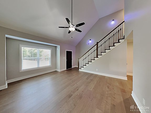 3rd image of 102 Canyon Dr