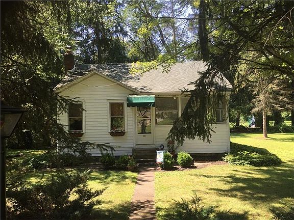 2nd image of 211 Cool Springs Ln