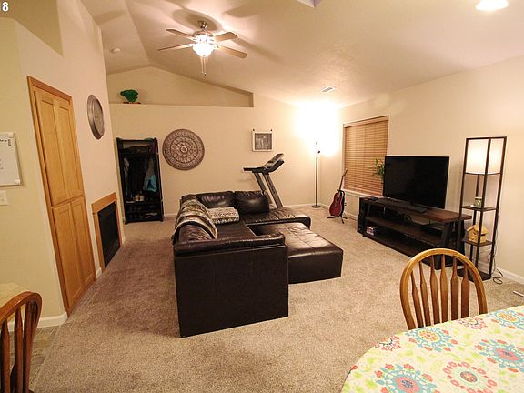 4th image of 1353 Creswood Dr