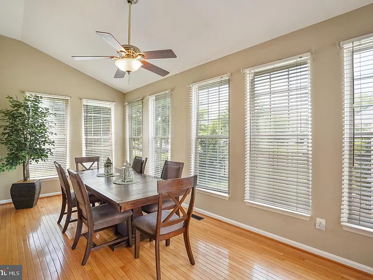6755 Calthorpe Pl — Photo 8