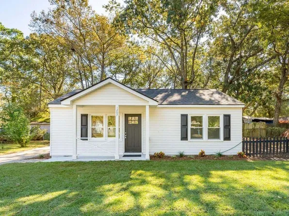 1207 Albemarle St, Hanahan, SC 29410