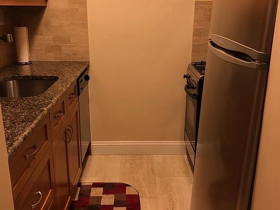 5th image of 305 E 40th St #14V