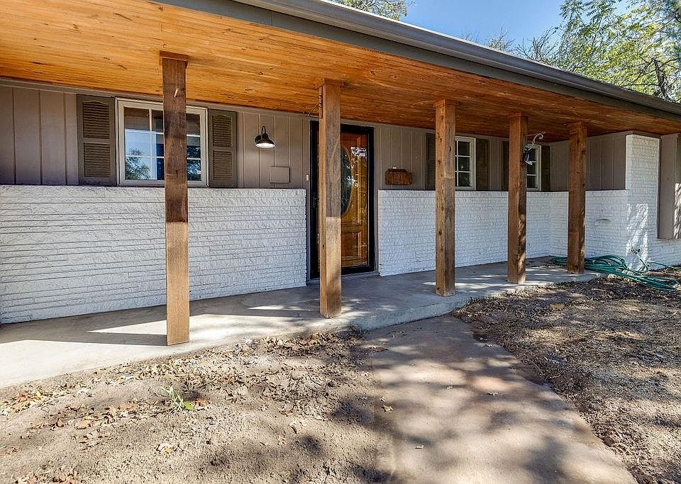 1st image of 2820 McMillan Cir
