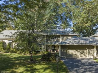 34 Hunters Cir, Lebanon, NJ 08833