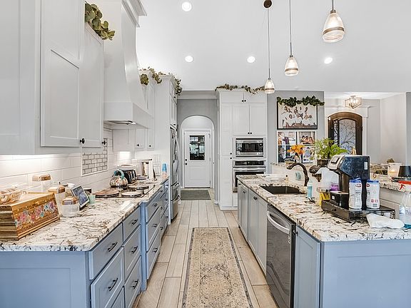 3rd image of 523 Mitchell Ryan