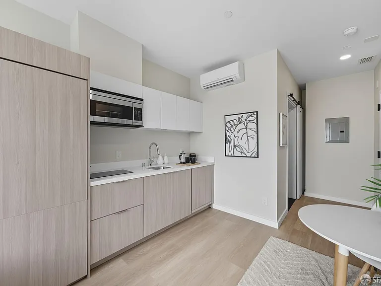 811 Valencia St #404 — Photo 7