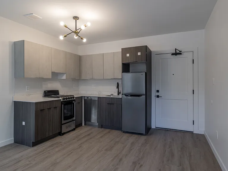 240 Mack Ave #205 — Photo 4