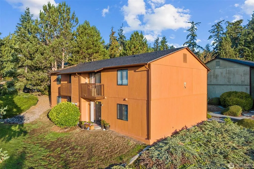 690 NW Atalanta Way — Photo 2