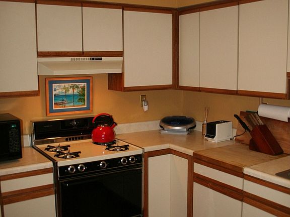 Kitchen-Lots of Cabinet Space