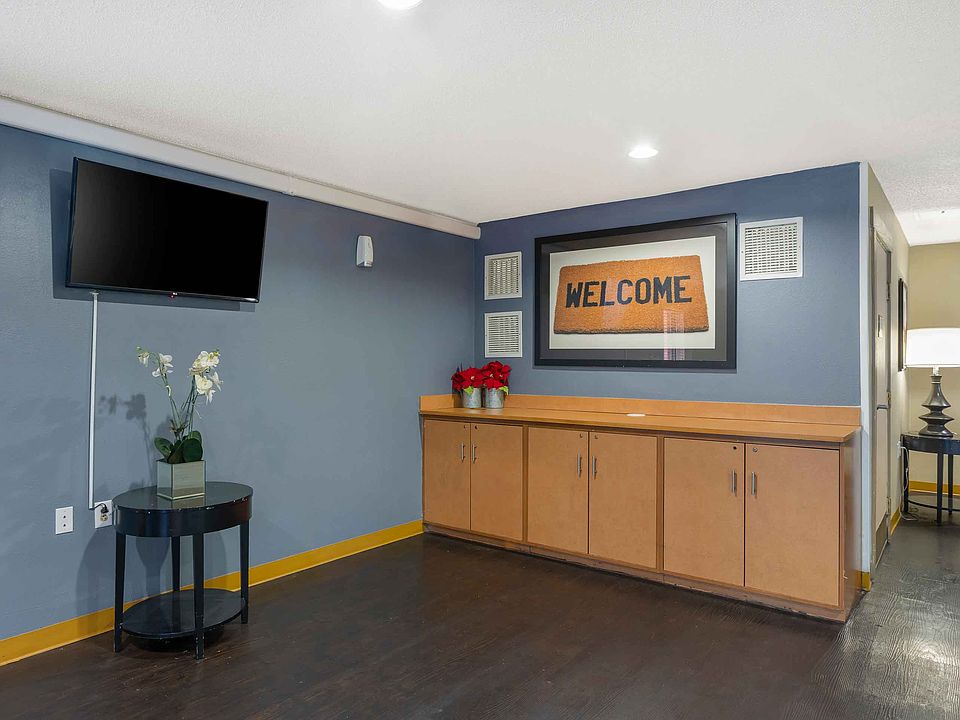 Lobby and Guest Check-in