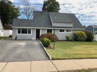 348 Blacksmith Rd, Levittown, NY 11756