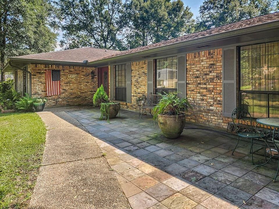 1st image of 810 Hickory Ln