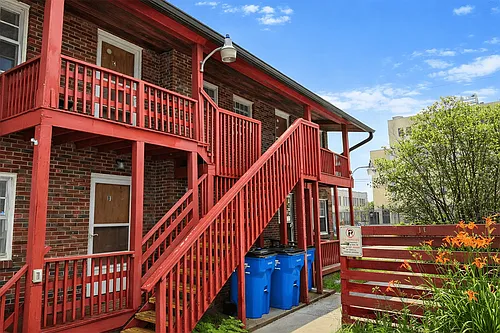 223 W Washington Ave #E Photo 1
