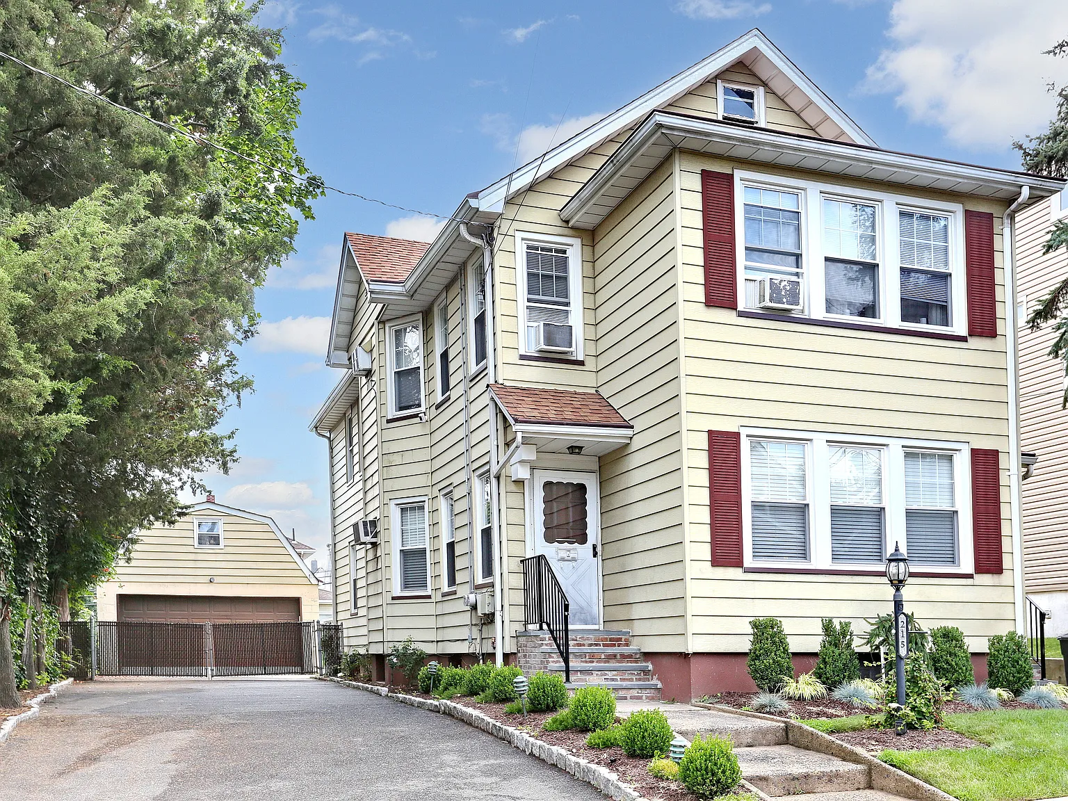 2 bed, $2,700 — Photo 1