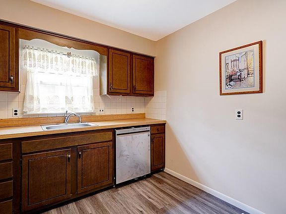3rd image of 7849 Lawndale Ave
