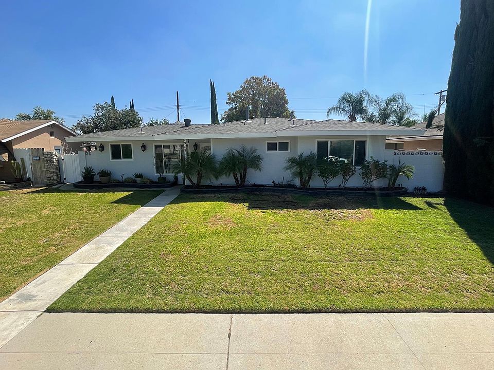 1st image of 7962 Woodlake Ave